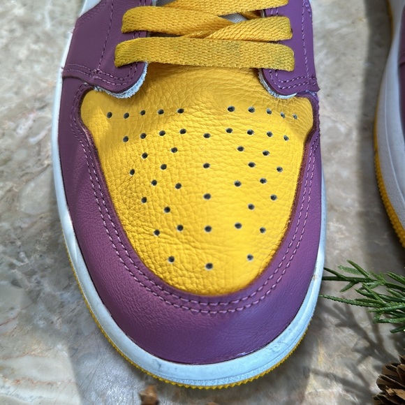 Nike Air Jordan 1 High “Brotherhood” - Picture 11 of 17